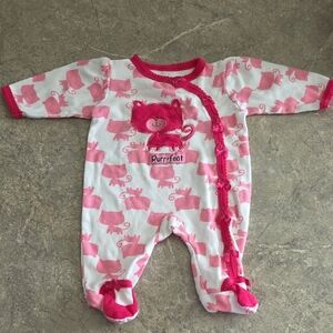 (J59) Buster Brown Pink Cat Pattern Sleeper Sz 0-3m